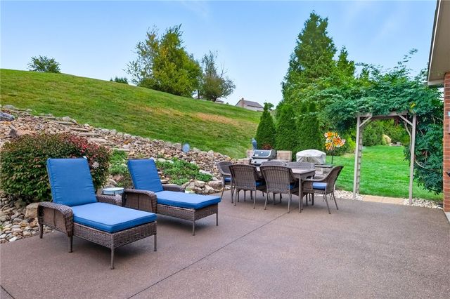 9079 Abbey Ln, North Huntingdon, PA 15642