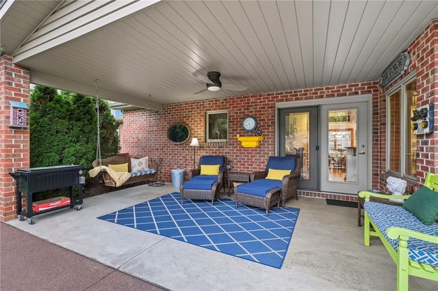 9079 Abbey Ln, North Huntingdon, PA 15642