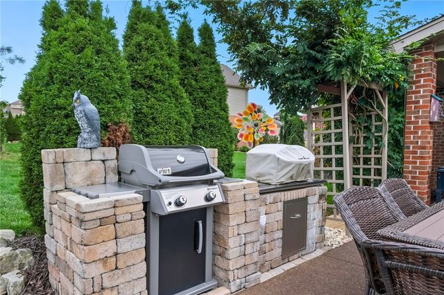 9079 Abbey Ln, North Huntingdon, PA 15642