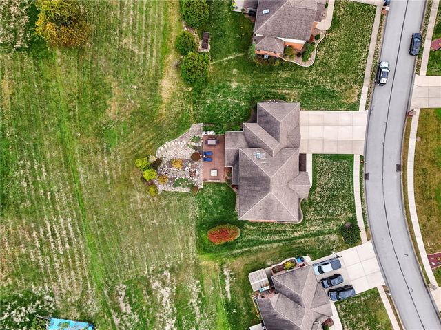 9079 Abbey Ln, North Huntingdon, PA 15642