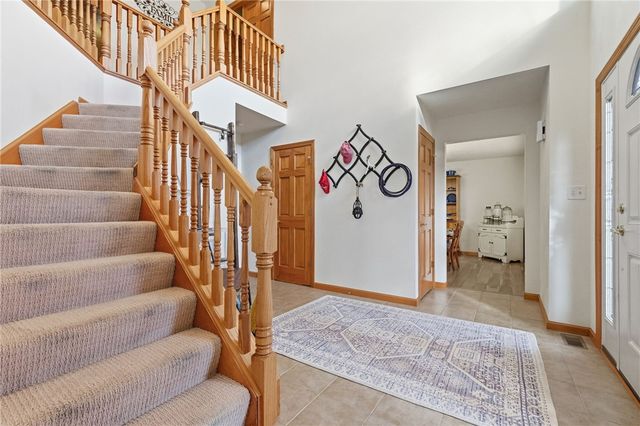 9079 Abbey Ln, North Huntingdon, PA 15642