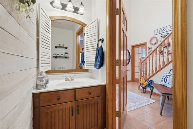 9079 Abbey Ln, North Huntingdon, PA 15642