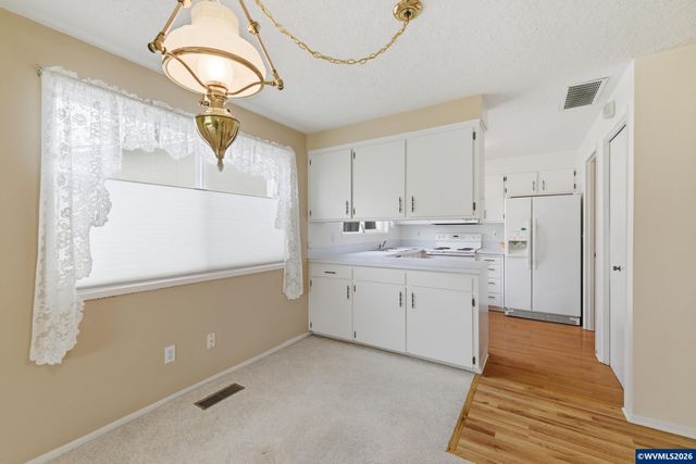 401 S Cascade Dr, Woodburn, OR 97071