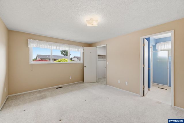 401 S Cascade Dr, Woodburn, OR 97071