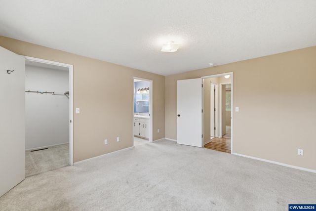 401 S Cascade Dr, Woodburn, OR 97071