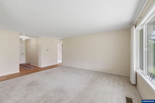 401 S Cascade Dr, Woodburn, OR 97071