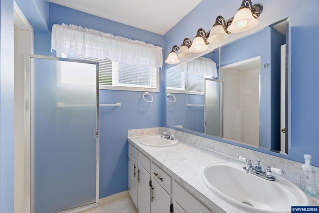 401 S Cascade Dr, Woodburn, OR 97071