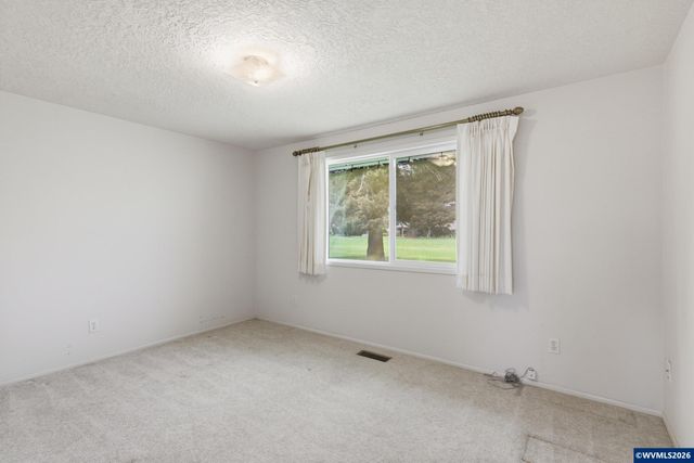 401 S Cascade Dr, Woodburn, OR 97071