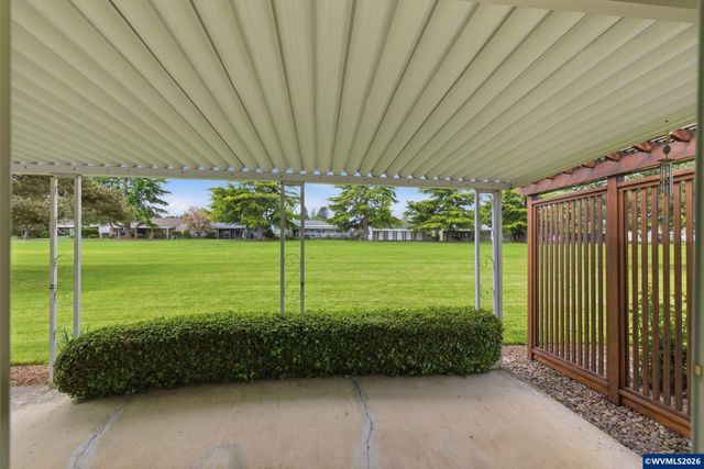 401 S Cascade Dr, Woodburn, OR 97071
