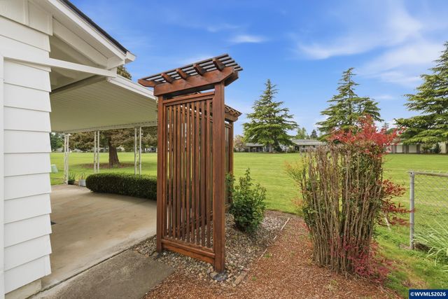 401 S Cascade Dr, Woodburn, OR 97071