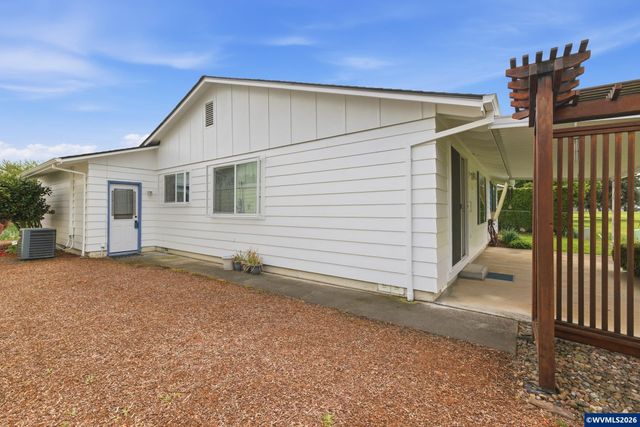 401 S Cascade Dr, Woodburn, OR 97071