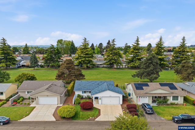 401 S Cascade Dr, Woodburn, OR 97071