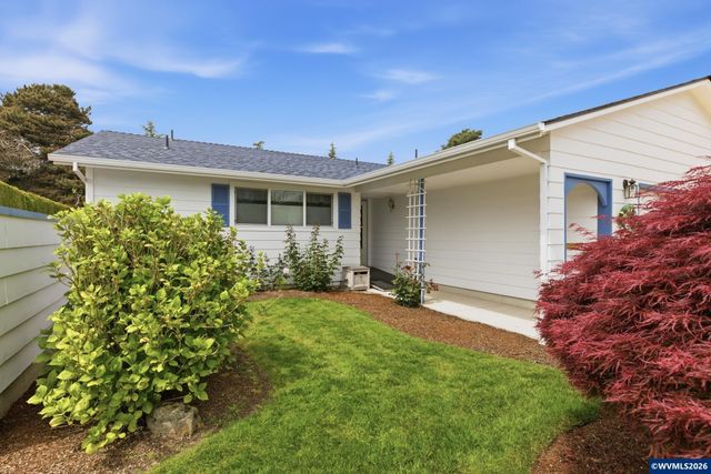 401 S Cascade Dr, Woodburn, OR 97071