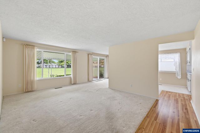 401 S Cascade Dr, Woodburn, OR 97071