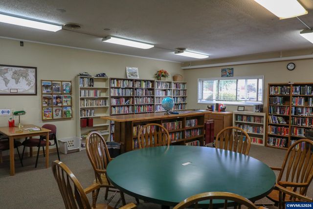 401 S Cascade Dr, Woodburn, OR 97071