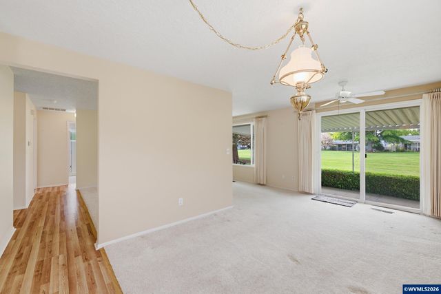 401 S Cascade Dr, Woodburn, OR 97071