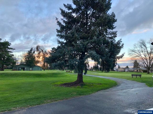 401 S Cascade Dr, Woodburn, OR 97071