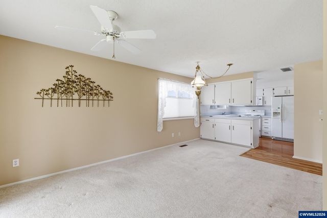 401 S Cascade Dr, Woodburn, OR 97071