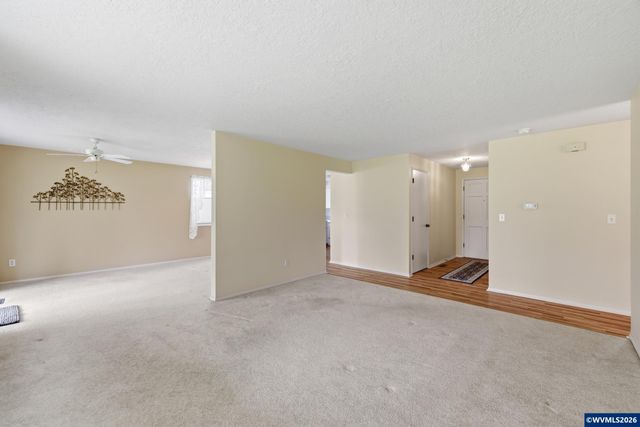 401 S Cascade Dr, Woodburn, OR 97071