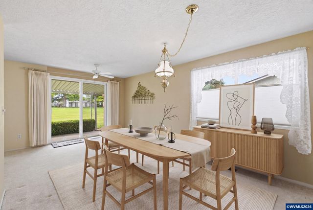 401 S Cascade Dr, Woodburn, OR 97071