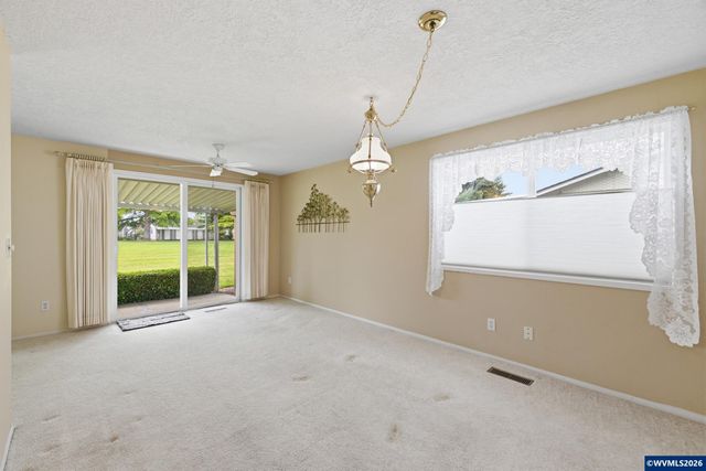 401 S Cascade Dr, Woodburn, OR 97071