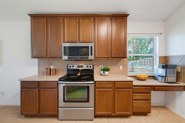315 Floating Leaf DR, Hutto, TX 78634