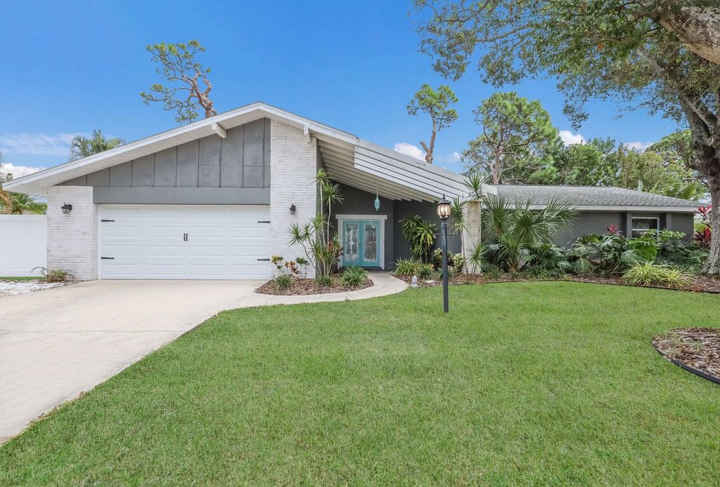 Image 1 of property listing at 305 55TH STREET NW, Bradenton, FL 34209