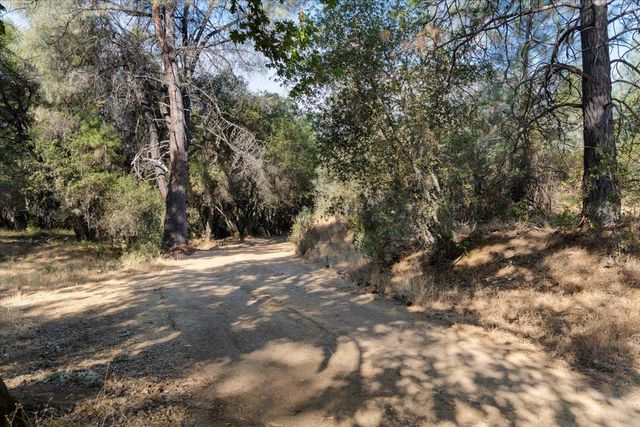8260 Fairplay Rd, Somerset, CA 95684