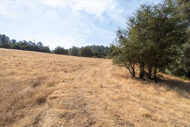 8260 Fairplay Rd, Somerset, CA 95684