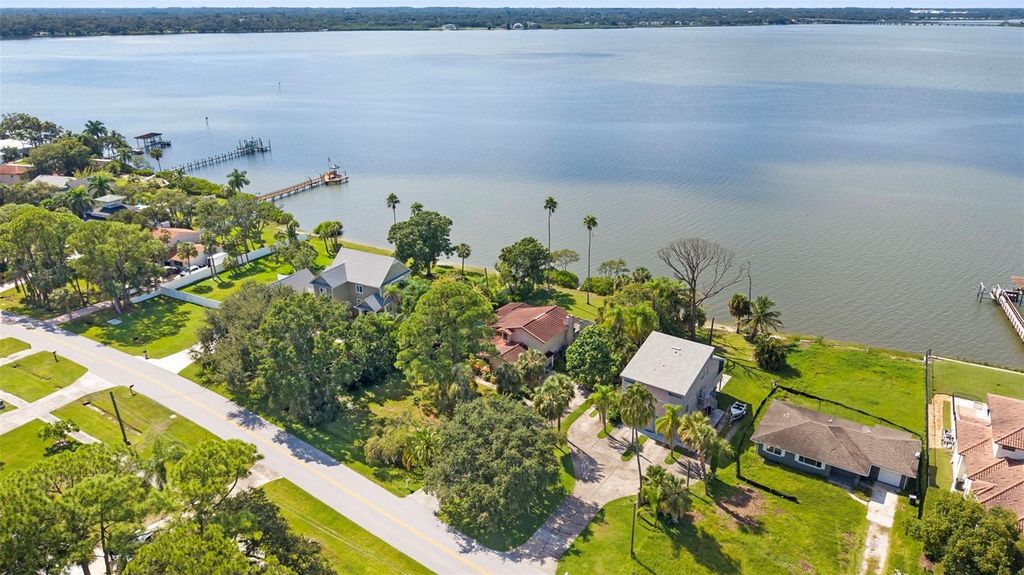 Image 1 of property listing at 600 SHORE DRIVE E, Oldsmar, FL 34677