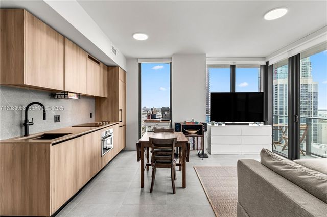 121 NE 5th Street 2401, Miami, FL 33132