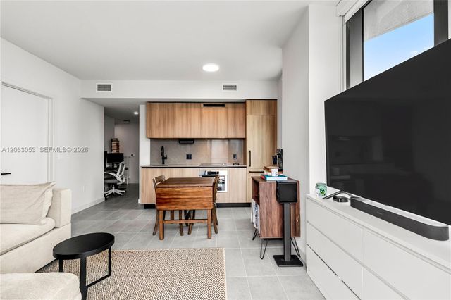 121 NE 5th Street 2401, Miami, FL 33132