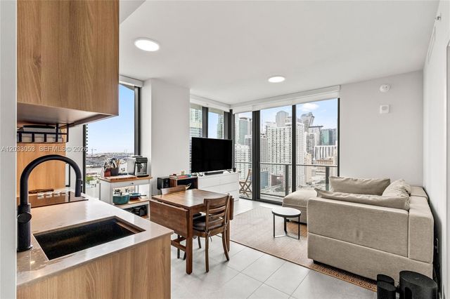 121 NE 5th Street 2401, Miami, FL 33132