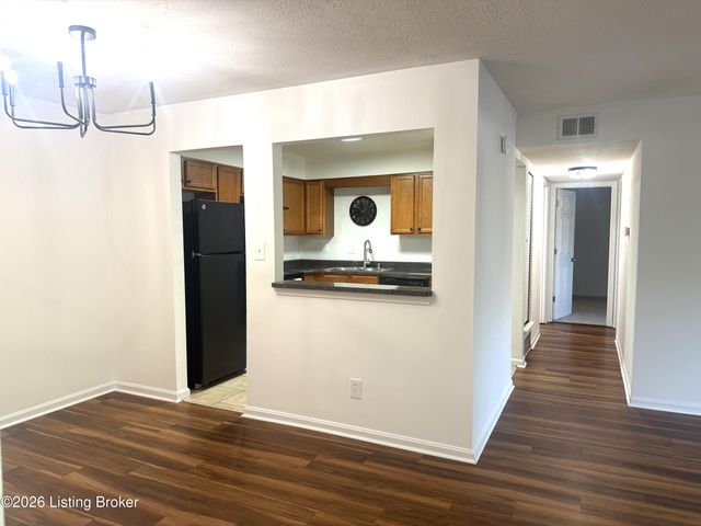 902 La Fontenay Ct, Louisville, KY 40223