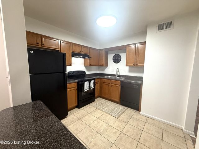 902 La Fontenay Ct, Louisville, KY 40223