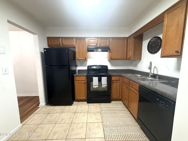 902 La Fontenay Ct, Louisville, KY 40223