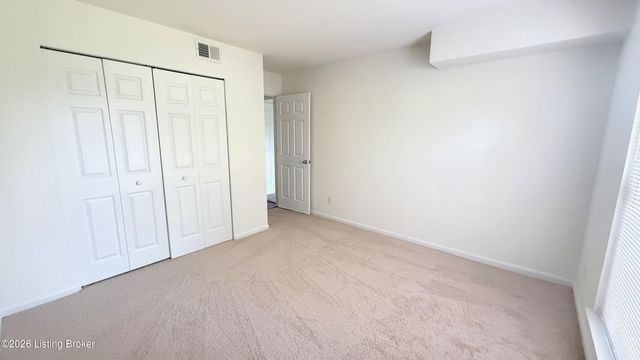 902 La Fontenay Ct, Louisville, KY 40223