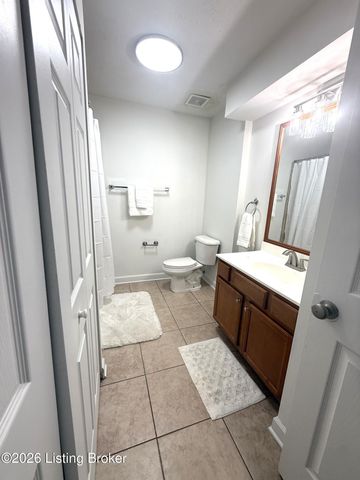 902 La Fontenay Ct, Louisville, KY 40223