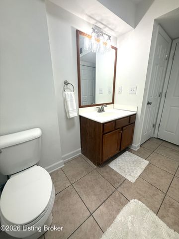 902 La Fontenay Ct, Louisville, KY 40223