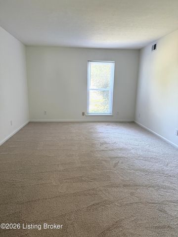 902 La Fontenay Ct, Louisville, KY 40223