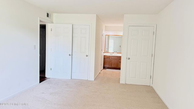 902 La Fontenay Ct, Louisville, KY 40223
