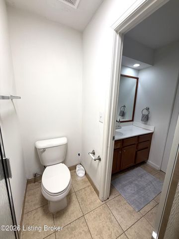 902 La Fontenay Ct, Louisville, KY 40223