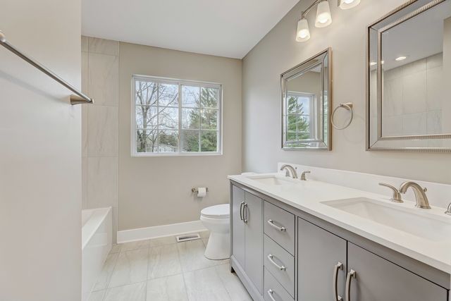 8105 Wonder View Drive, Wonder Lake, IL 60097