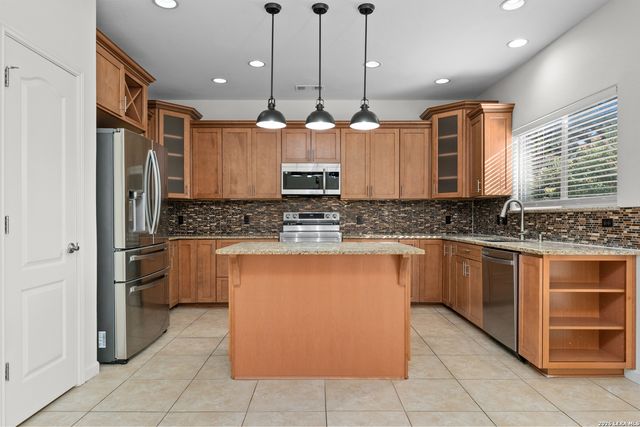 17 NIKITA, San Antonio, TX 78248