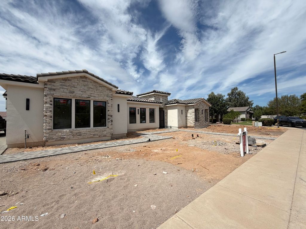 5620 S GEMSTONE Drive, Chandler, AZ 85249 — photo 2