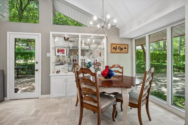 711 Monssen Parkway, Dallas, TX 75224