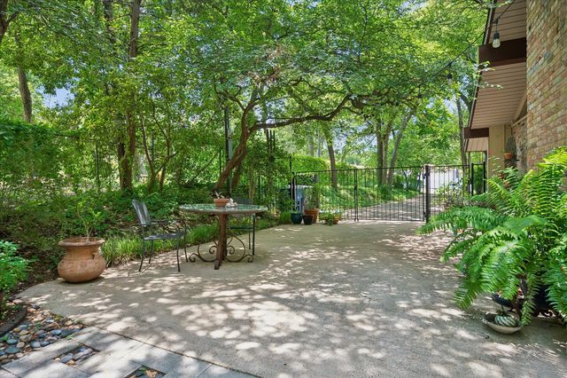 711 Monssen Parkway, Dallas, TX 75224