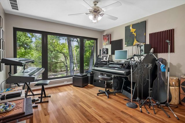711 Monssen Parkway, Dallas, TX 75224