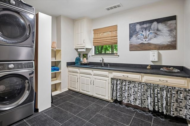 711 Monssen Parkway, Dallas, TX 75224