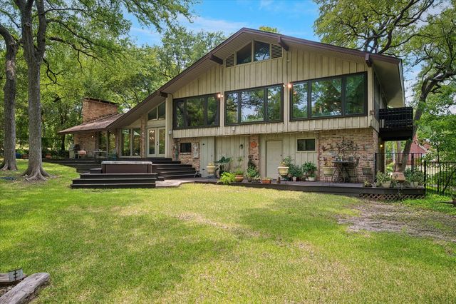 711 Monssen Parkway, Dallas, TX 75224